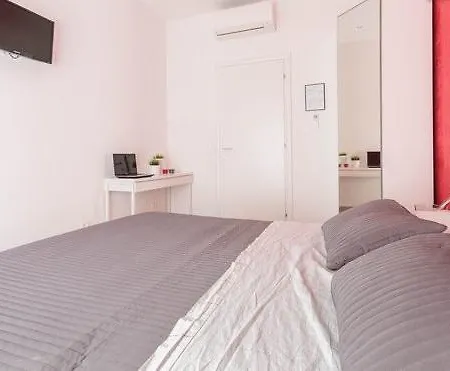לינה וארוחת בוקר Guest House Roma רומא